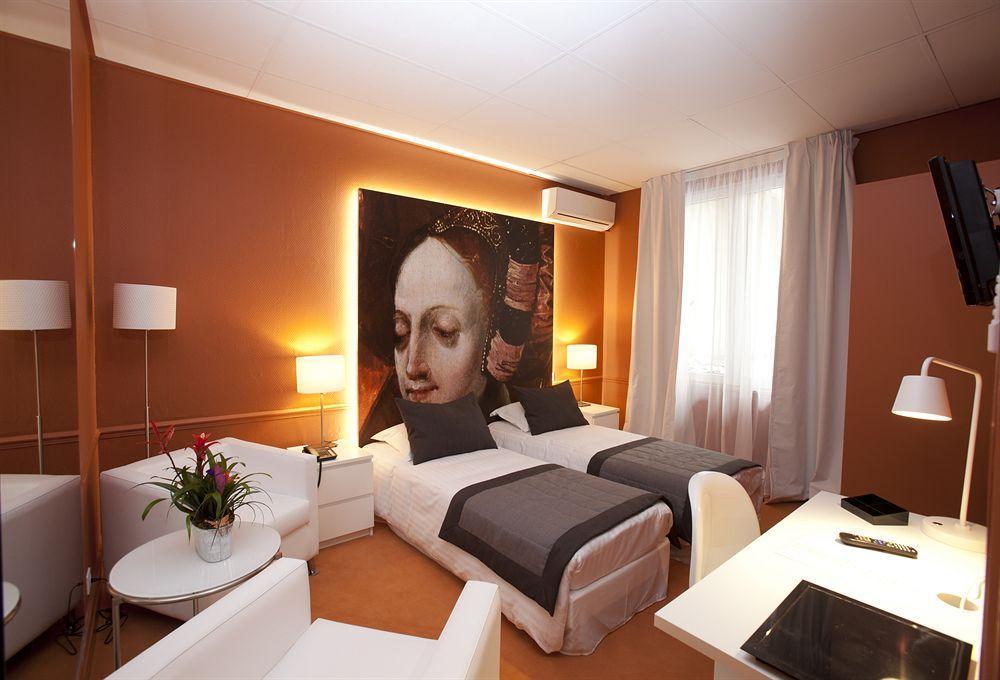Cecyl Centre Hotel 3*